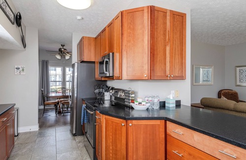 Englewood House | Spacious 4BR - King Bed - Near I-70