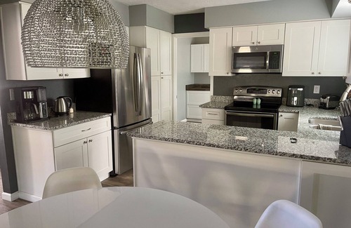 Bear Canyon House | Spacious 4BR Retreat w/Office, 2 Living Areas & Private Backyard Oasis