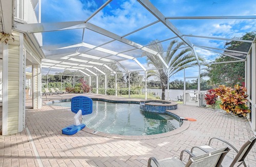 Alva House | Spacious 4BR Riverside Retreat with Pool & Hot Tub