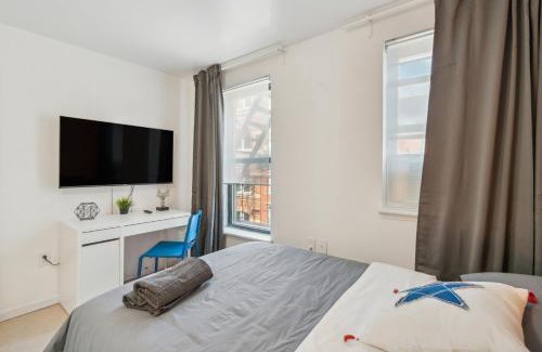 Chinatown Apartment | Spacious 4BR Stay in Lower Manhattan