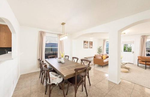Southside Apartment | Spacious 4BR w Game Room - 15 min to Seaworld
