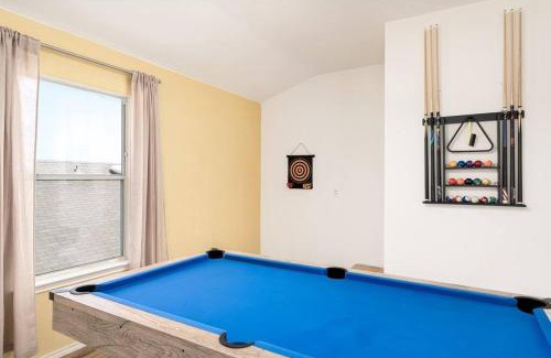Southside Apartment | Spacious 4BR w Game Room - 15 min to Seaworld