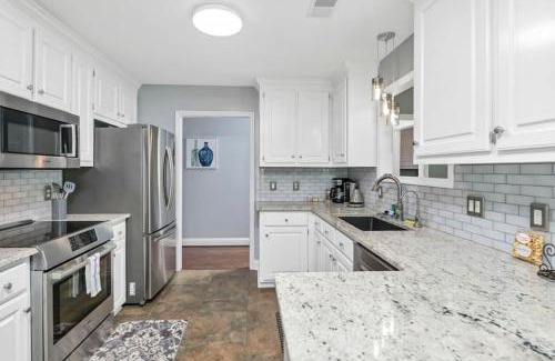 Huntcliff House | Spacious 4BR with Loft Bedroom