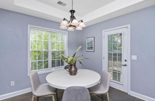 Huntcliff House | Spacious 4BR with Loft Bedroom