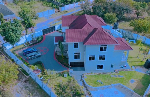 Upanga East Villa | Spacious 5-bedroom villa in charming Dar es Salaam with WiFi, AC