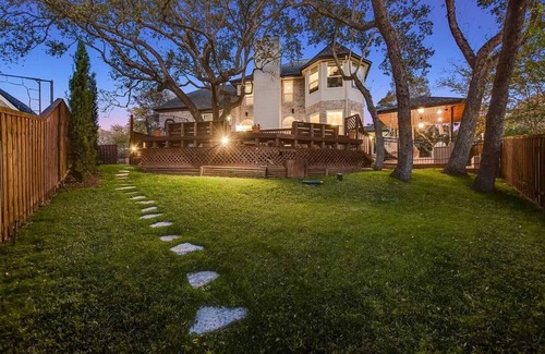 Barton Creek West House | Spacious 5 Bdrm Greenbelt Home with Pool - Family & Pet Friendly