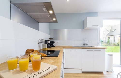 Portbail Cottage | Spacious 5-Bed, 11-Person Home with Spa, Billiards, and Garden, 350m from Portbail Beach