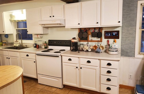 Effingham Cottage | Spacious 5 Bed 2 Bath Sleeps 10