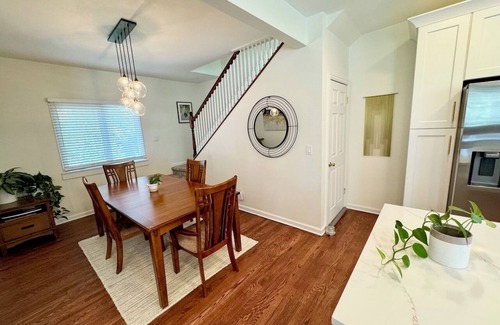 South Park Hill House | Spacious 5 bed/4 bath in Gorgeous Park Hill