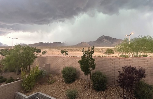 Las Vegas House | Spacious 5-bed 5-bath in marvelous Las Vegas with WiFi, fitness room and pool