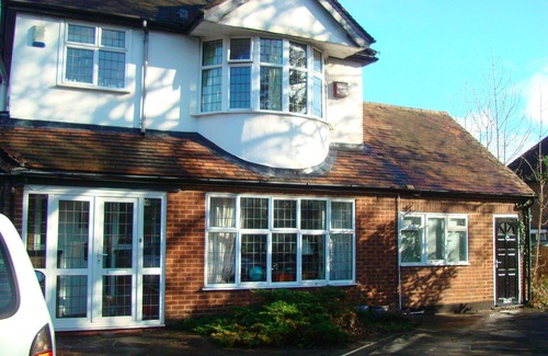 London Borough of Bromley House | Spacious 5 bed family house, large garden, walk to train station and shops. wifi