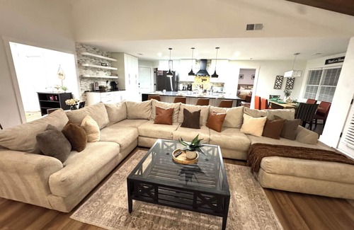 Lawrenceville House | Spacious 5-bedroom house in awesome Lawrenceville with AC
