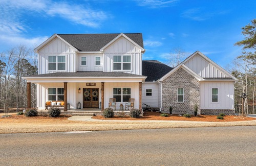 North Augusta House | Spacious 5-bedroom house on a private pond just 10 miles from Augusta National