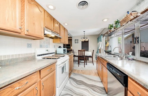 Oswego House | Spacious 5-bedroom/2.5 bath house with AC, WiFi in welcoming Montgomery