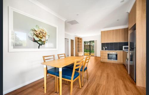 Katoomba House | Spacious 5 Bedroom 3 Bath Three Sisters Getaway