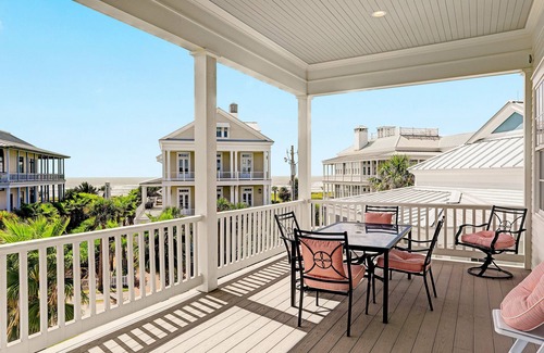 Galveston House | Spacious 5 Bedroom - 4.5 Baths Near the Beach w/Elevator