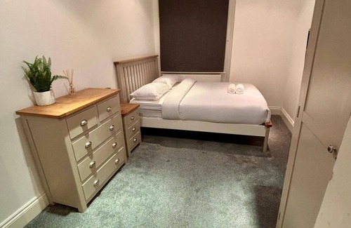 Brixton Hill Apartment | Spacious 5-bedroom apartment in marvelous London with AC BT4