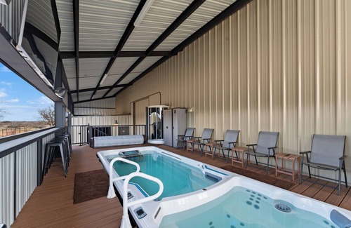 Bangs House | Spacious 5-bedroom barndo with WiFi, luxurious amenities, located in Bangs, TX