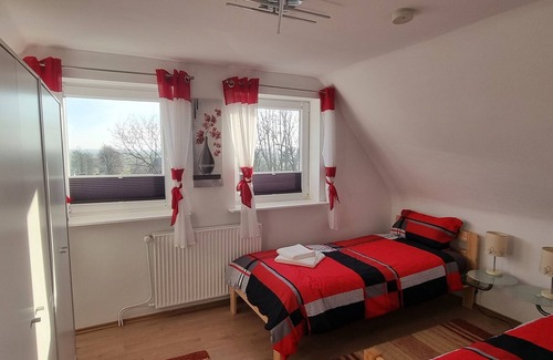 Hemmingstedt House | Spacious 5-bedroom house in Hemmingstedt with Wifi, free parking, terrace garden