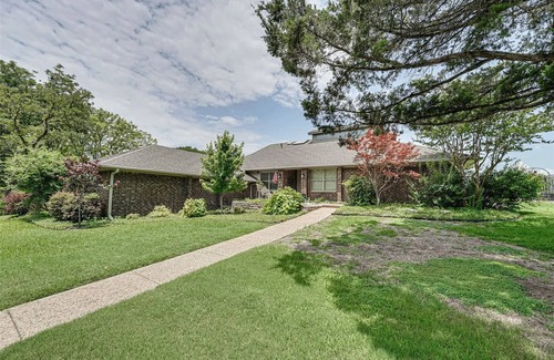 Heath House | Spacious 5-bedroom executive home in prestigious community of Shepherds Glen.