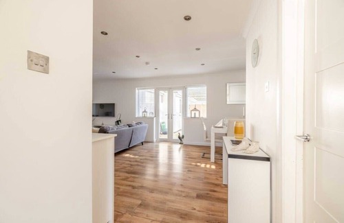 Fifield House | Spacious 5-Bedroom Family Home in Windsor