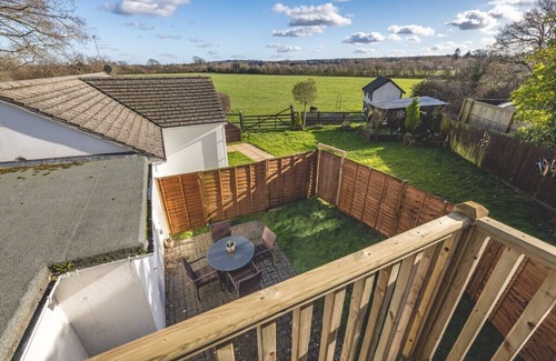 Fifield House | Spacious 5-Bedroom Family Home in Windsor