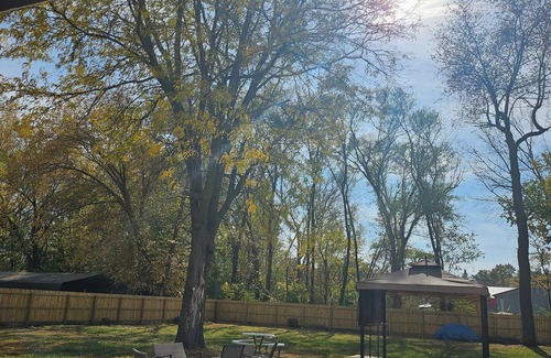 Des Moines House | Spacious 5-bedroom house with Ping Pong Table and Wifi in awesome Des Moines