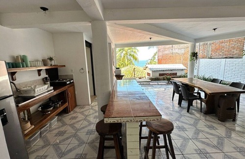 Tamanique House | Spacious 5-bedroom house with AC, WiFi in Atami! Perfect for families!