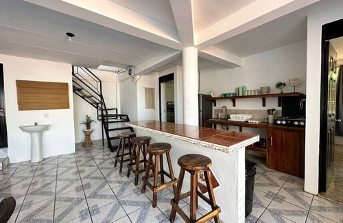Tamanique House | Spacious 5-bedroom house with AC, WiFi in Atami! Perfect for families!