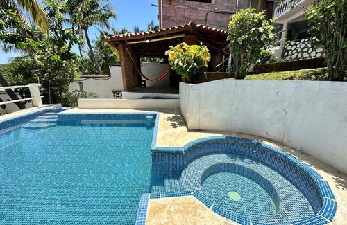 Tamanique House | Spacious 5-bedroom house with AC, WiFi in Atami! Perfect for families!