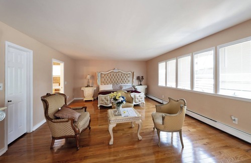 Bay Shore House | Spacious 5-bedroom house in charming Bay Shore with AC, WiFi