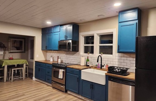 West Clarkston-Highland House | Spacious 5-bedroom house in welcoming Clarkston with WiFi, AC