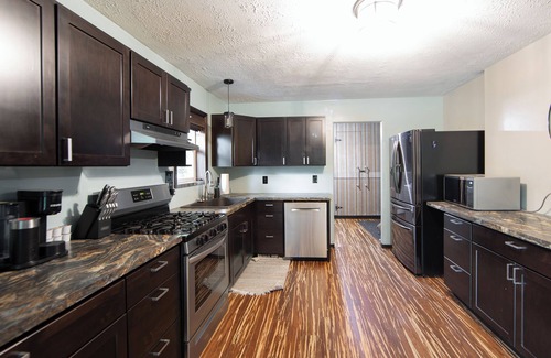 College House | Spacious 5-bedroom house in peaceful Fairbanks with Sauna + Spectacular Viewsn