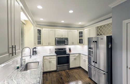 North Raleigh House | Spacious 5 Bedroom, Hot Tub, Arcade Room, EV Charger, Handicap & Quiet Culdesac!