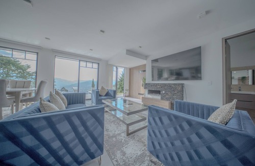 Villa Hermosa House | Spacious 5-bedroom house in amazing Medellín with WiFi