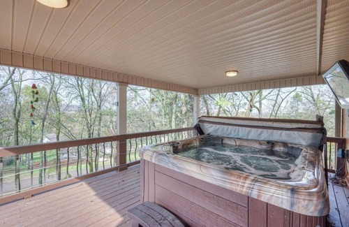 Columbia House | Spacious 5 bedroom house in serene Columbia with WiFi, AC