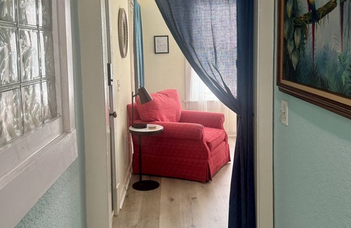 East Lake Morton House | Spacious 5-bedroom house in charming Lakeland with AC, WiFi