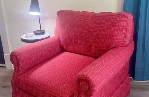 East Lake Morton House | Spacious 5-bedroom house in charming Lakeland with AC, WiFi
