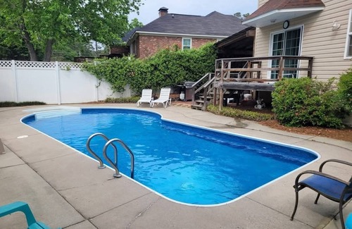Grovetown House | Spacious 5-bedroom house sleeps 11 in Martinez with WiFi, fitness room,pool,spa