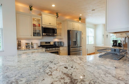 Jefferson Township House | Spacious 5-bedroom house with Majestic Views Hot Tub in delightful Hidden Valley