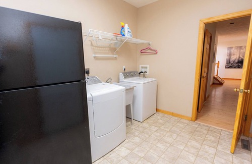 Jefferson Township House | Spacious 5-bedroom house with Majestic Views Hot Tub in delightful Hidden Valley