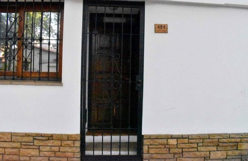Mendoza City Center House | Spacious 5-bedroom house with WiFi, AC in phenomenal Mendoza
