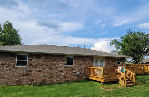 Guthrie House | Spacious 5-bedroom house with covered parking and private backyard in Guthrie.