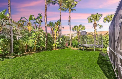 Martinique House | Spacious 5-bedroom house in awesome Jupiter with WiFi, AC