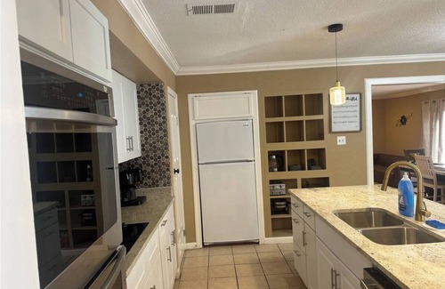Midland House | Spacious 5-bedroom house in nice Midland with AC
