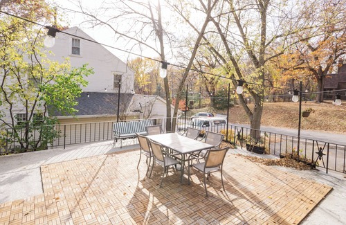 Ames House | Spacious 5-bedroom house in peaceful Ames neighborhood just steps from campus.
