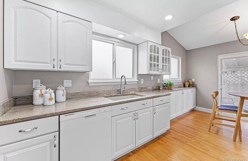 Aurora Highlands House | Spacious 5-bedroom house in enchanting Aurora with ,RV Parking Area,WiFi,AC etc.