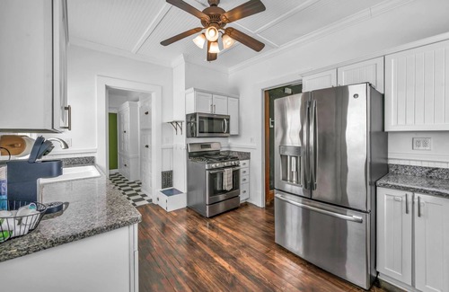 Elyria House | Spacious 5-bedroom house with parking and everything you need in charming Elyria