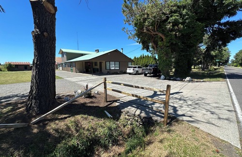 Lynden House | Spacious 5-bedroom house in charming Lynden with theater room and Wi-Fi