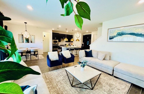 Manor House | Spacious 5-bedroom house with WiFi and AC in delightful Manor
